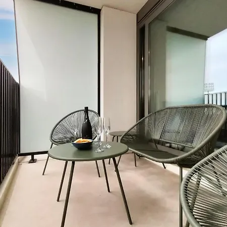 2 Bedroom Cozy In Apartment