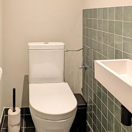 2 Bedroom Cozy In Appartement *