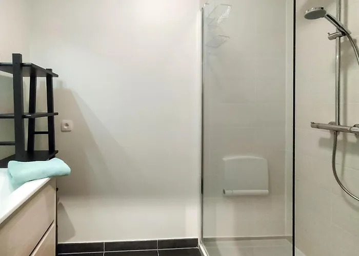 2 Bedroom Cozy In * Ostend