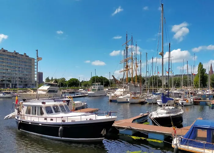 2 Bedroom Cozy In Apartment *