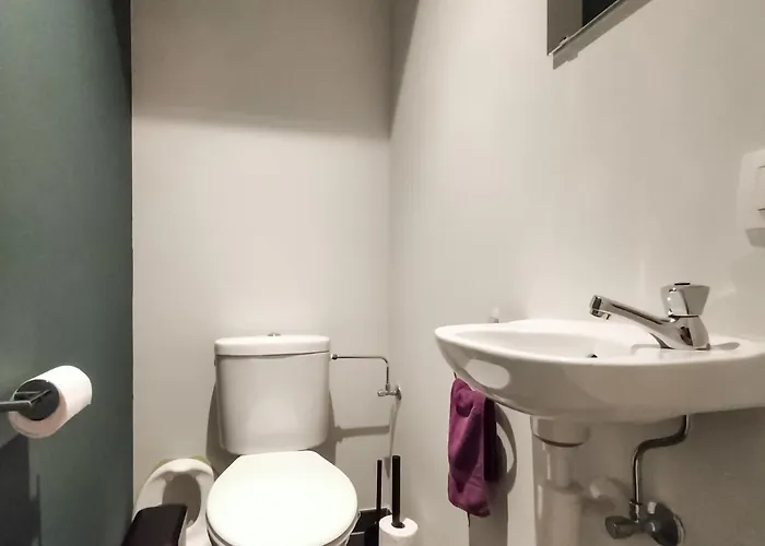 2 Bedroom Cozy In Apartment *