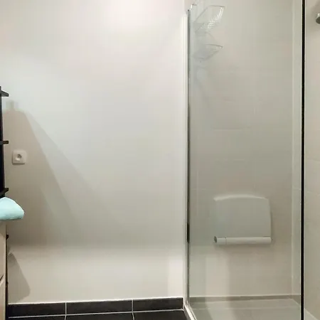 2 Bedroom Cozy In * Ostende